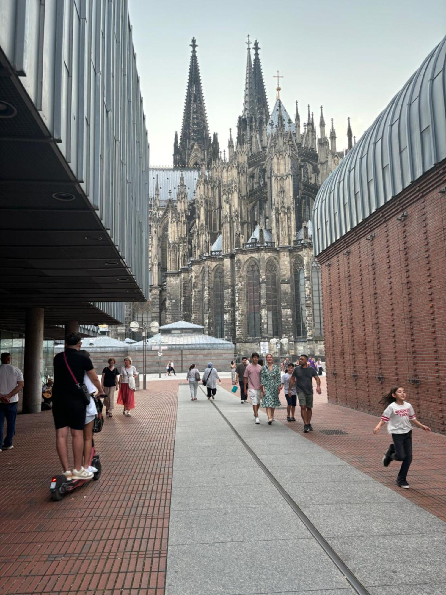 Koeln Wohnung 4 Min Naehe Von Hbf Und Dom Mit Garten ,Balkon & Office المظهر الخارجي الصورة